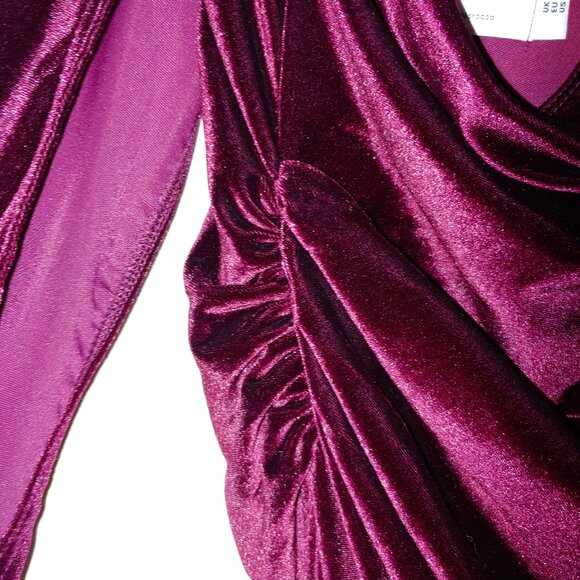 ASOS DESIGN velvet wrap around neckline midi dress in burgundy Size 8 - Picture 5 of 9